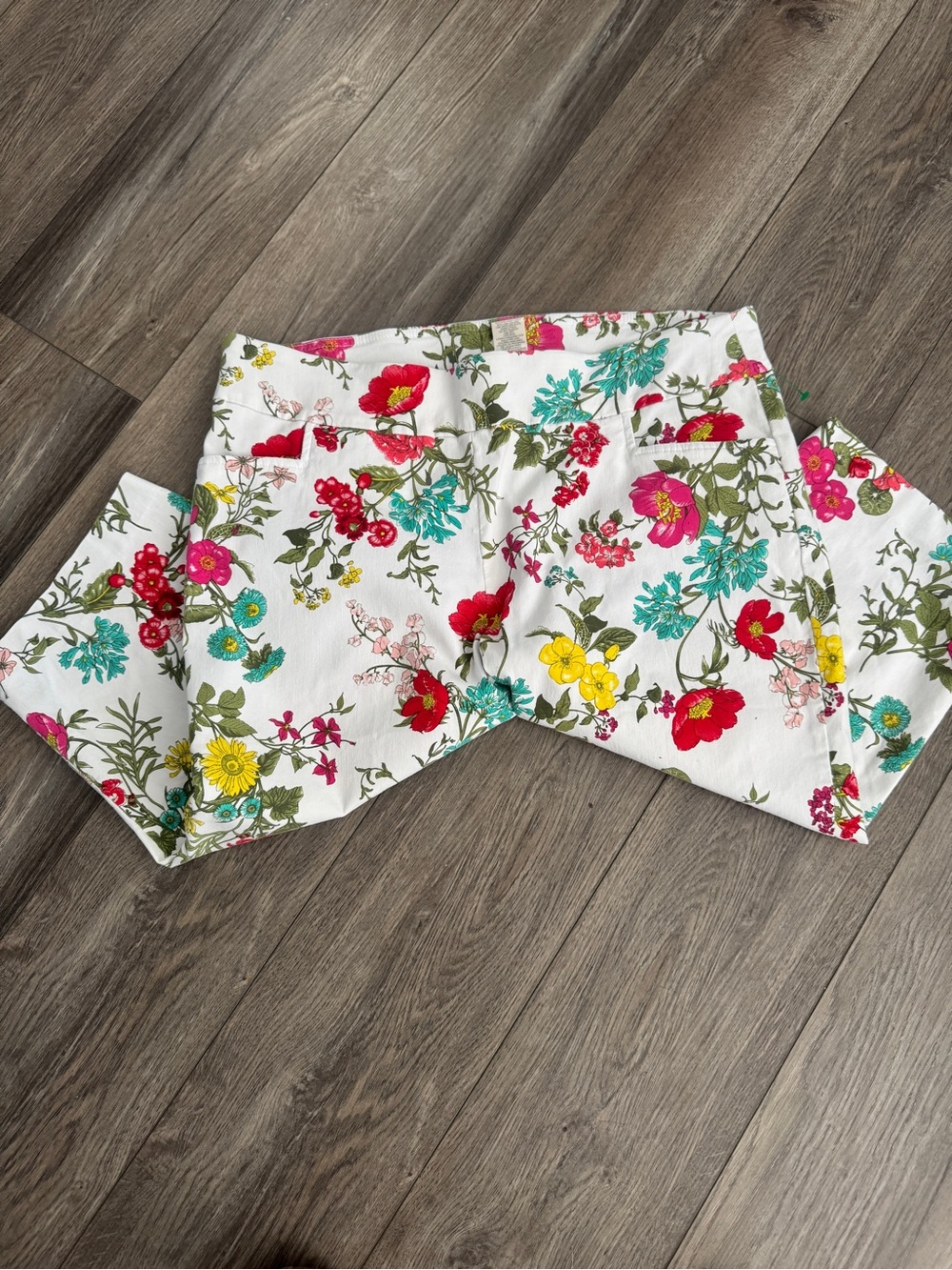 Floral Pull On Capri Pants Plus Size 1X 16W 18W White Stretch Crop - Picture 7 of 8